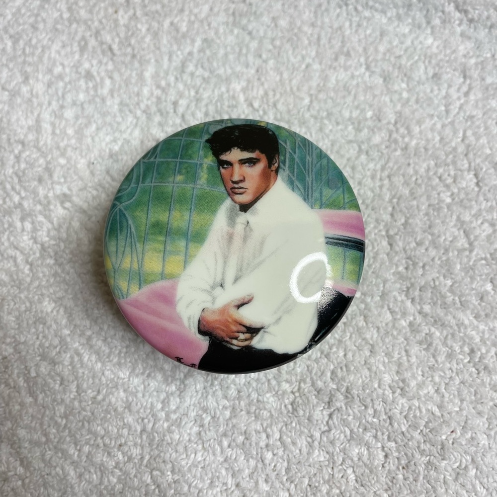 Retro Style Decorative Plate with Iconic Figure